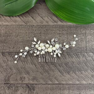 Elegant Silver and Pearl Hair Comb